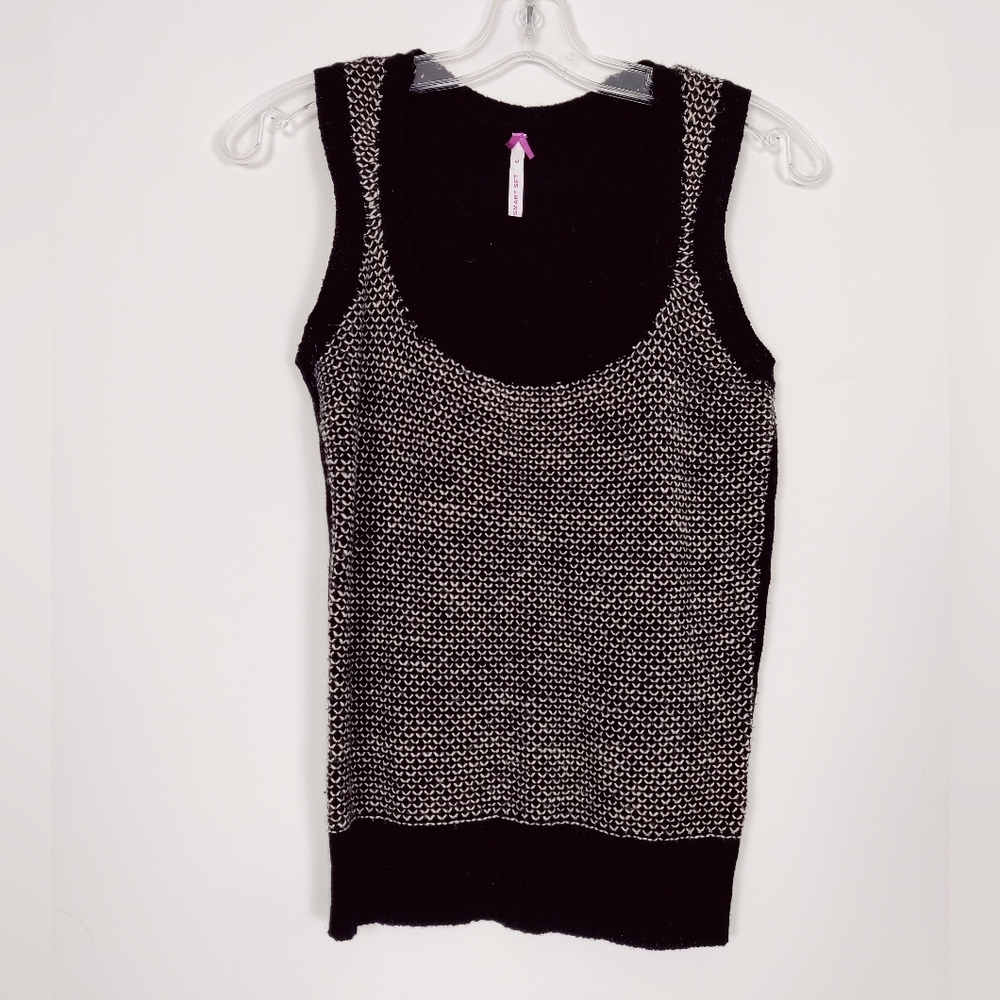 Smart Set Women's Sweater Vest Size Medium Wool Blend Knit Square Neck Office